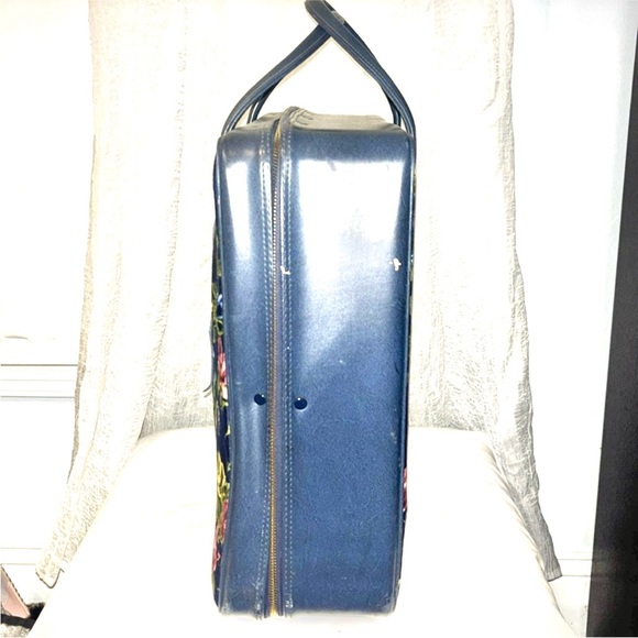 Vintage 1960’s Train Case Suitcase Floral Key & Lock Blue Pink Green Roses - Picture 5 of 8